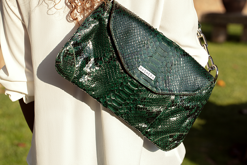 Bolso CLEMENTINA verde en pitón con cadena PLATEADA- pieza emblemática de la colección Mashera