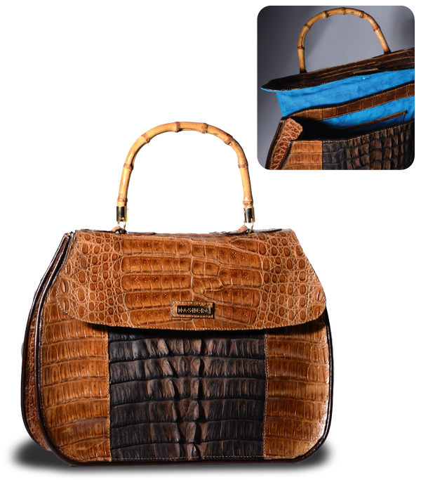 Bolso SENA marrón en cocodrilo con asa de bambú y detalles de su interior - diseño natural sofisticado artesanal