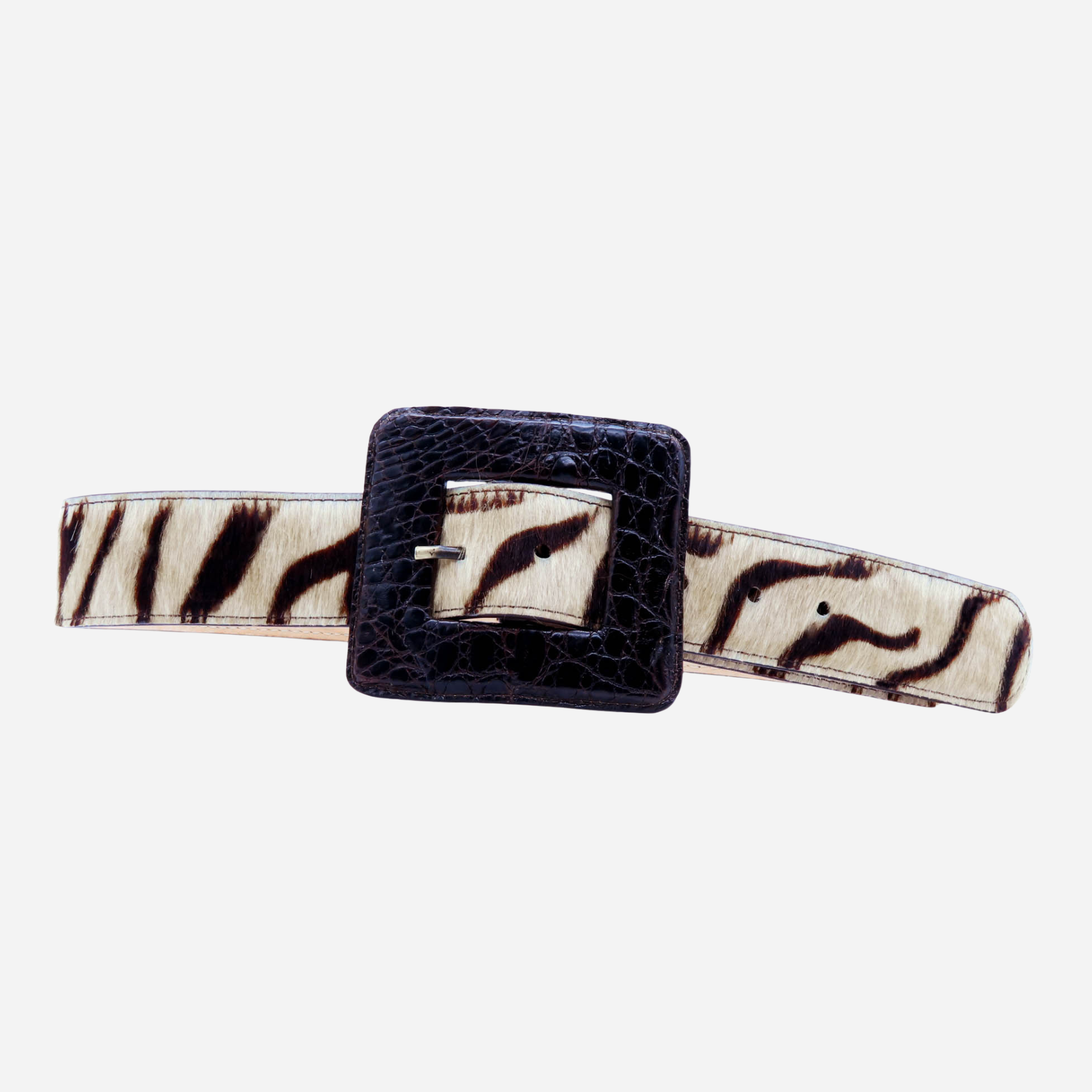 Cinturón BELÉN en cuero de pelo estampado cebra - hebilla de hierro con aplique de cocodrilo